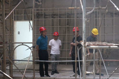 湖南建工集團(tuán)裝飾工程公司黨委書(shū)記、董事長(zhǎng)康思源深入在長(zhǎng)項(xiàng)目一線(xiàn)檢查安全生產(chǎn)工作